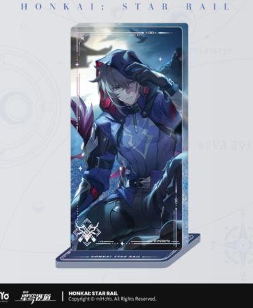 Standee Moze – The night is like a shadow that follows you everywhere